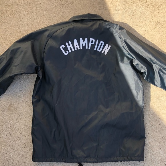 Champion men’s windbreaker jacket - Picture 2 of 3